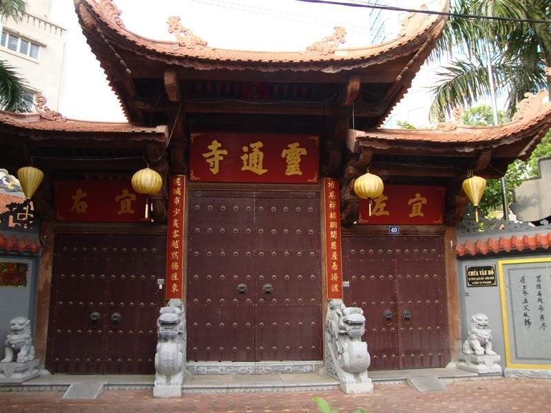 CHÙA VÂN SƠN NẰM YÊN BÌNH GIỮA KHUNG CẢNH THIÊN NHIÊN XANH MÁT