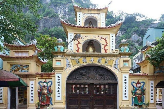 1 chùa Long Tiên ( https___www.bestprice.vn_blog_diem-den-8_chua-long-tien-685.html)