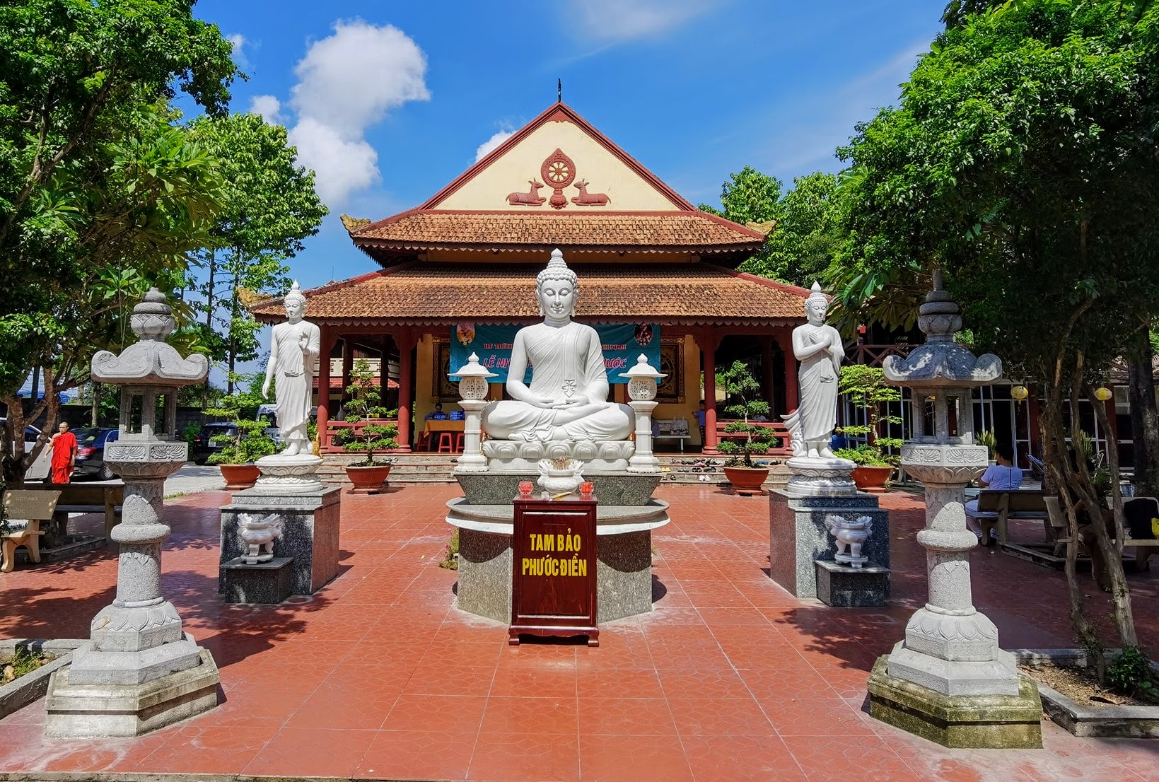 ĐÁM TANG TRANG NGHIÊM VỚI SỰ HIỆN DIỆN CỦA CHƯ TĂNG NI VÀ PHẬT TỬ