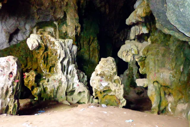 Cửa chính vào động Pa Thơm. Ảnh baodienbienphu.info.vn