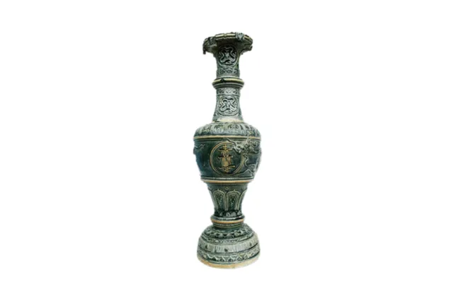 Cây đèn gốm men lam thế kỷ XVI