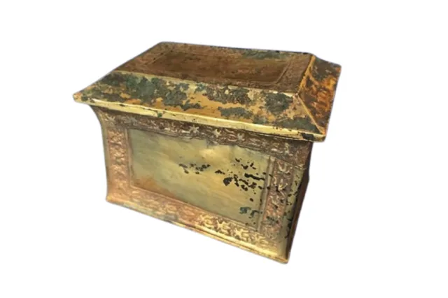 Hộp đựng xá lị Tháp Nhạn