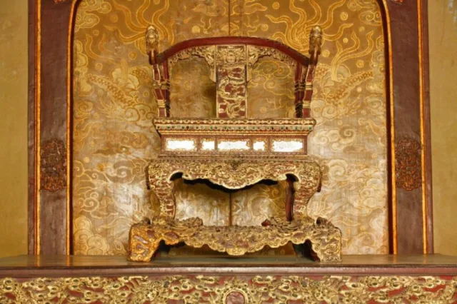 NGAI VUA TRIỀU NGUYỄN