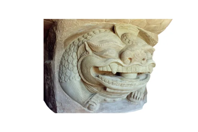 Tượng sư tử đá chùa Hương Lãng.