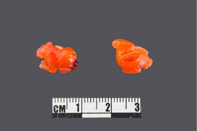 Hạt mã não hình chim nước và con hổ Lai Nghi